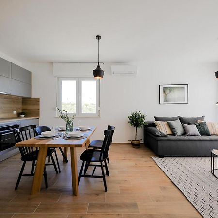 Stunning Home In Vrsi With Kitchen Exterior photo